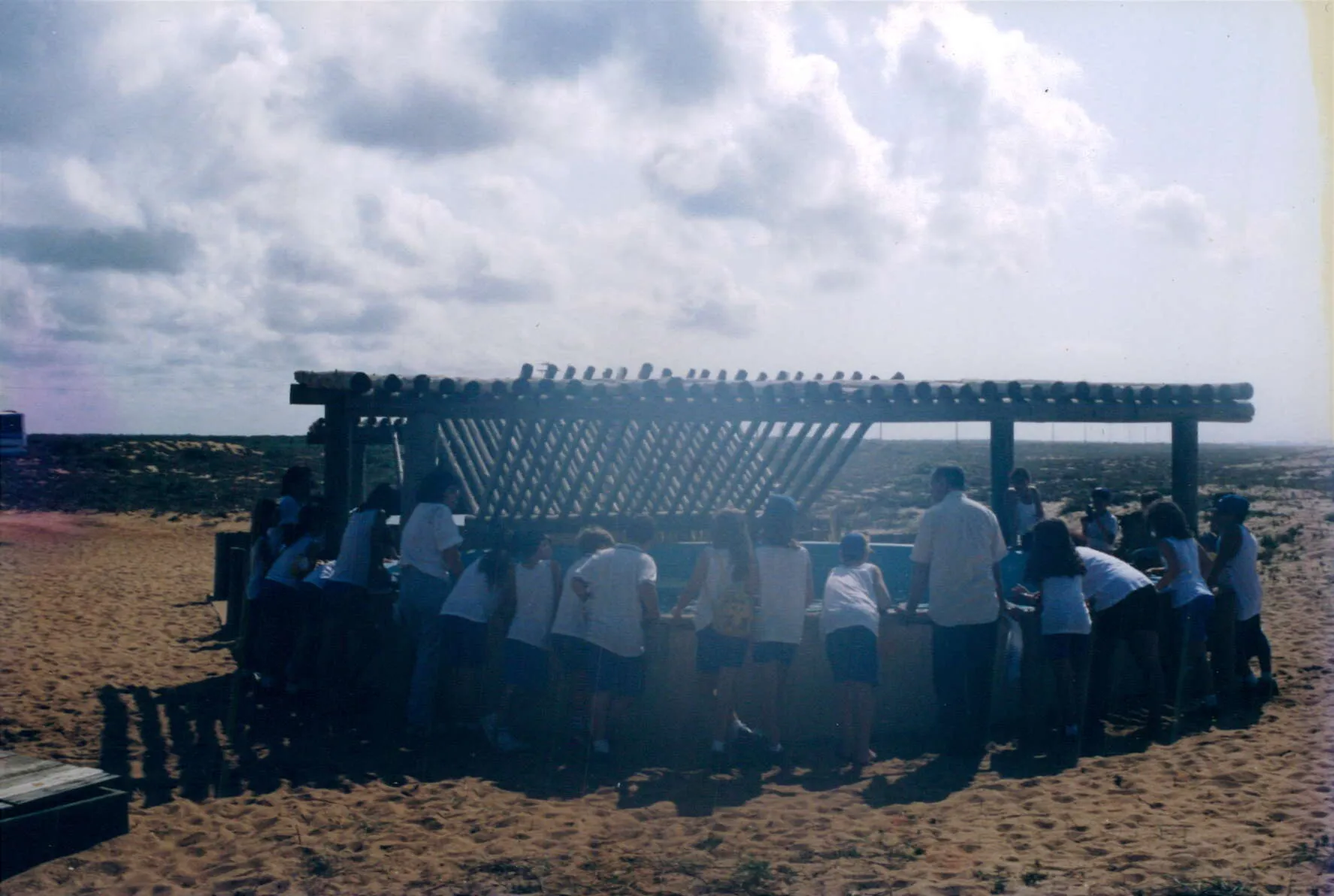 Estudantes visitam a base do Projeto Tamar em Regência.