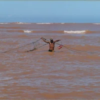 Pescador no rio Doce